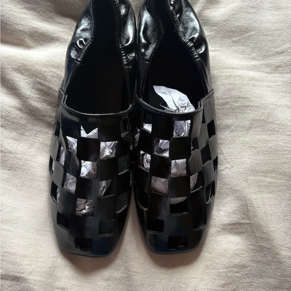 Chic Black Cutout Leather Flats - Picture 3 of 4